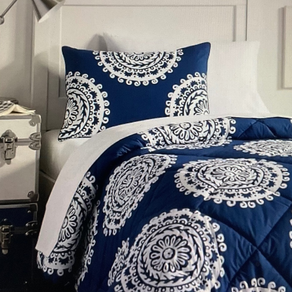 pottery barn dorm teen comforter, size xl florette print 2 pillowcases, 1 sheet